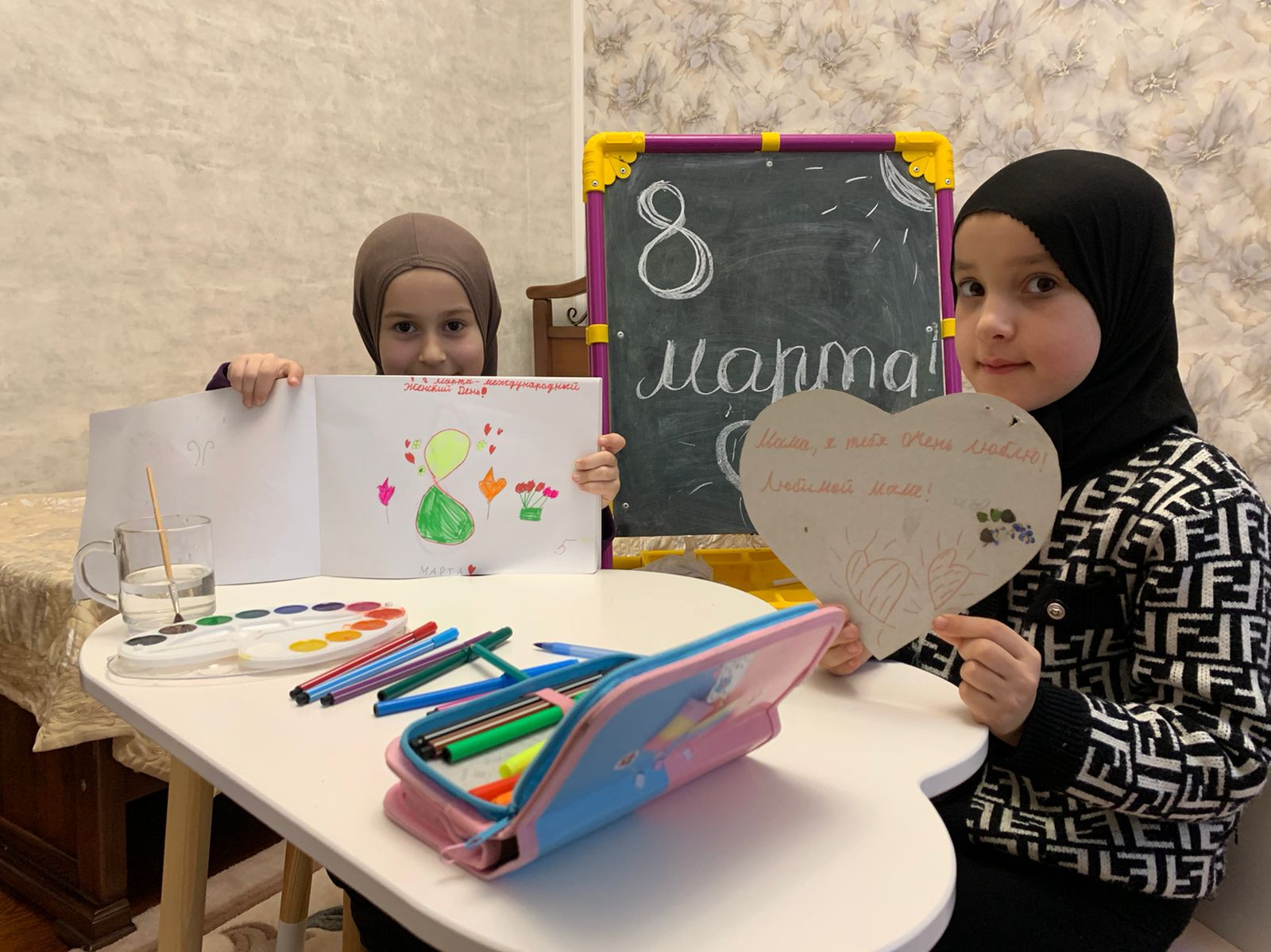 Конкур рисунков среди юных получателей социальных услуг.